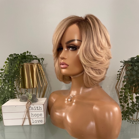 Custom Bob Layered Wig - Picture 5 of 5